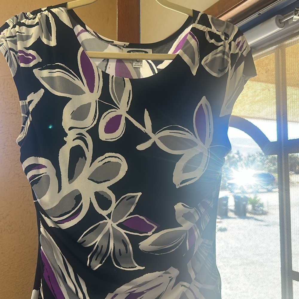 Dress; light polyester material - Picture 4 of 5